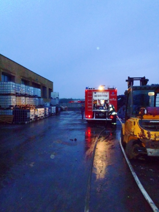 Płonął magazyn z paliwem