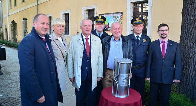 Zakopali kapsułę czasu. Odkopią za 50 lat