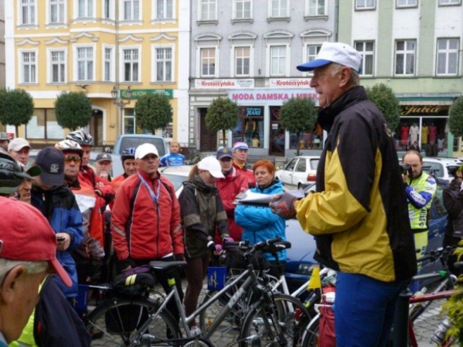 Przemierzali rowerami 100 kilometrów