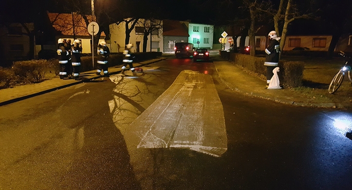 Strażacy usuwali skutki kolizji