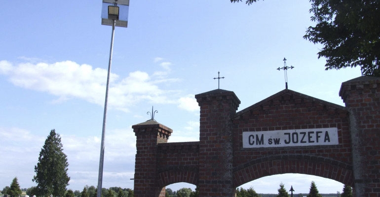 Nowoczesność przy cmentarzu