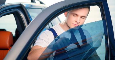 Przyciemnione szyby w samochodzie