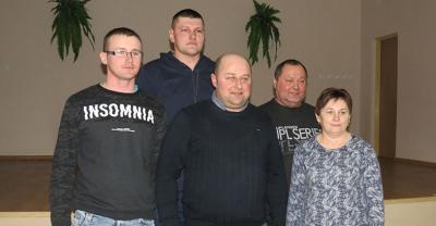 Michał Frąckowiak wraz z nowo wybraną radą sołecką