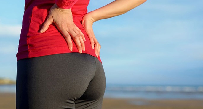 Przeciąganie i wyciąganie się to dobra rozgrzewka dla całego kręgosłupa, szczególnie od odcinka piersiowego