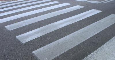 Potrącił ojca z córką na przejściu