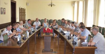 Łopata w aleje już wbita