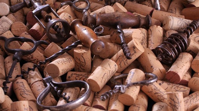 Do czego używano pierwszych korkociągów?