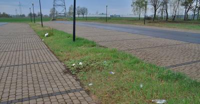 Zaśmiecony cmentarz w Durzynie