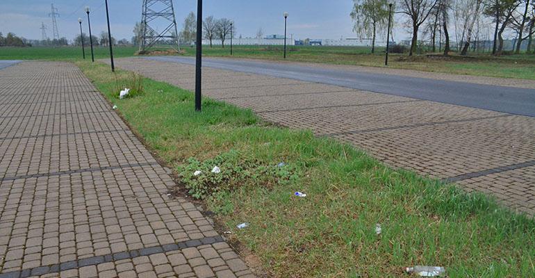 Zaśmiecony cmentarz w Durzynie