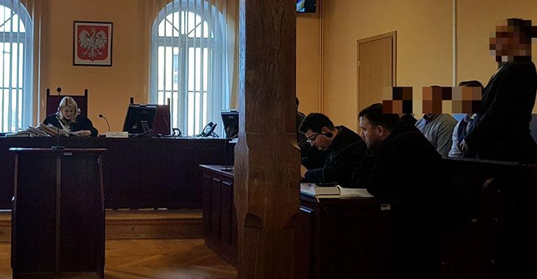 Policjanci przed sądem za niedopełnienie obowiązków