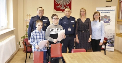 Znaleźli i oddali 4 tys. zł