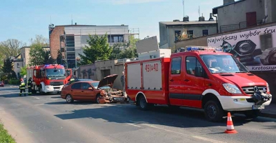 Wjechała w betonowe ogrodzenie[gallery]