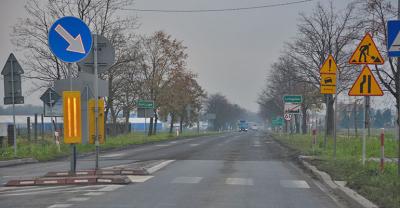 Drogowcy frezują nawierzchnię