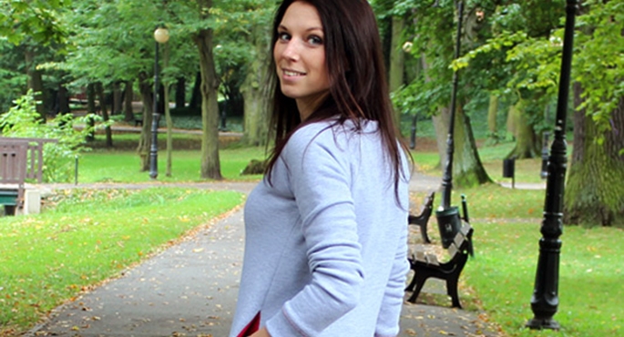 Dzianinowe sukienki kojarzą się raczej z nudą. Ale nie  wtym sezonie