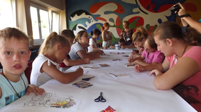 Jednym z zajęć było rysowanie Indian w bibliotece