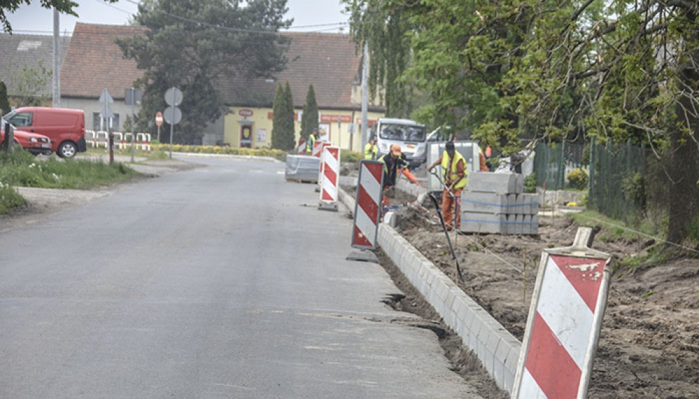 Trwa budowa ścieżki pieszo-rowerowej
