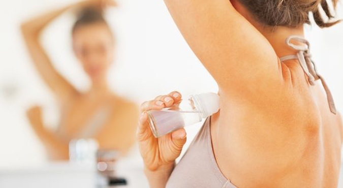 Jeżeli mocno się pocisz, wypróbuj antyperspirant