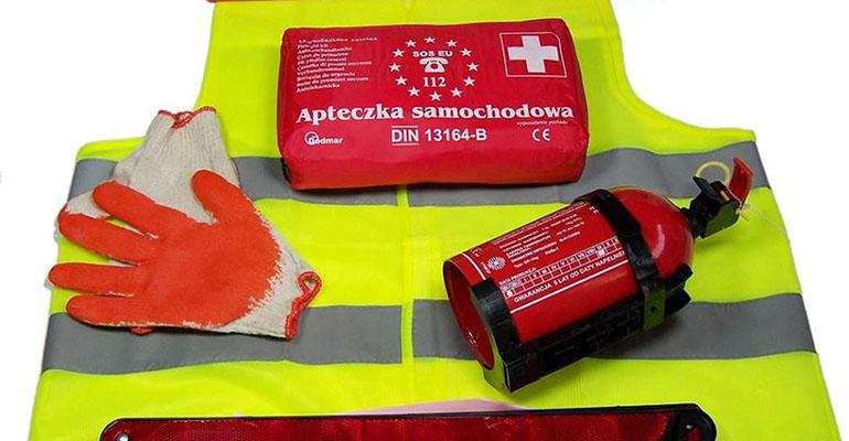 Co obowiązkowo musimy mieć w aucie?