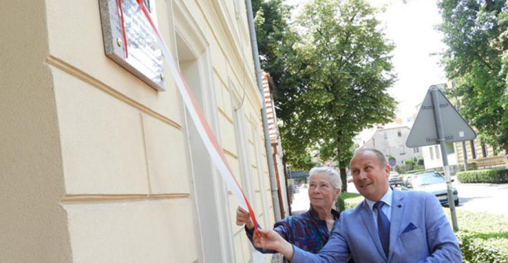 Tablica ku czci wielkiego kompozytora