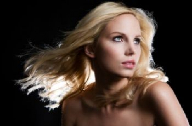 Twoje włosy mogą wyglądać młodziej!