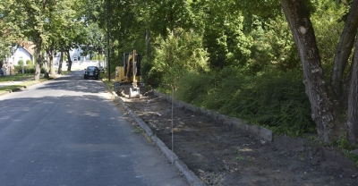 Utwardzanie pobocza na ulicy Stęszewskiego