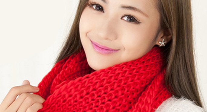 Nie owijaj szyi sztucznymi materiałami, bo podrażniają