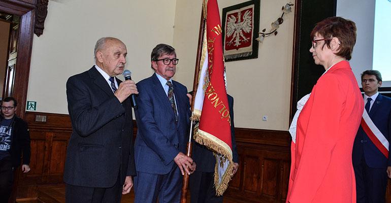 Liceum z nowym sztandarem