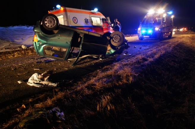 Dwa auta - troje rannych [gallery]