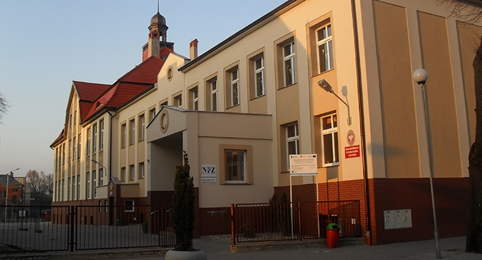 parking na tyłach SP 4 w Krotoszynie wciąż jest pełny