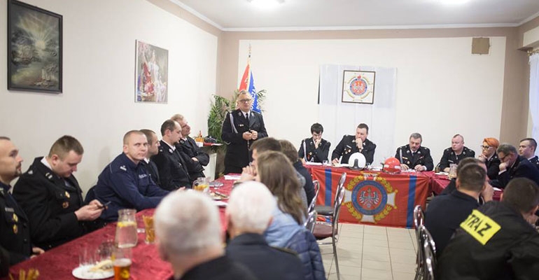 Służą społeczestwu bez oglądania się na zasługi osobiste