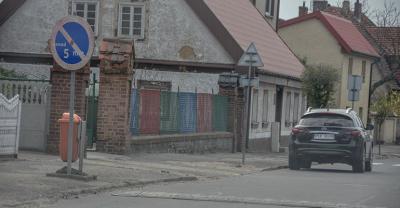 Łacnowa z miejscami parkingowymi i zatoką autobusową?