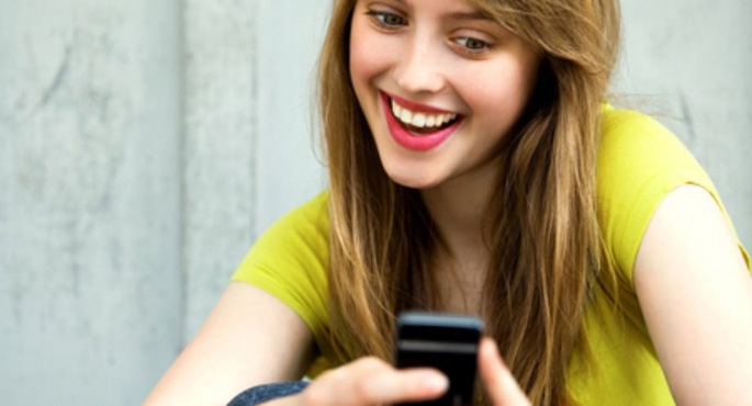 Komórka jest bardzo ważna, ale gdy zaczyna dominować w życiu dziecka, należy interweniować!