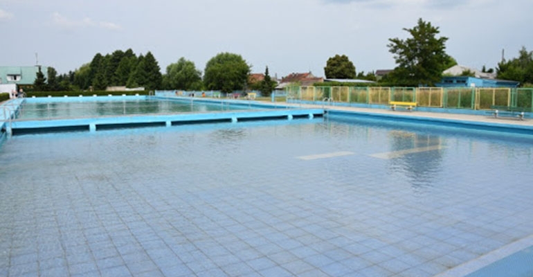 Basen znowu „wyleciał”