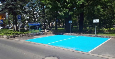 Niebieskie koperty dla niepełnosprawnych