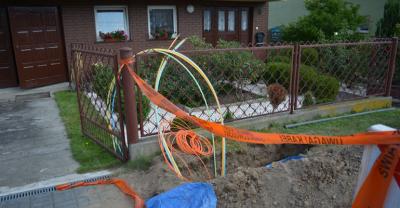 Czy światłowód nie zniszczy chodnika?