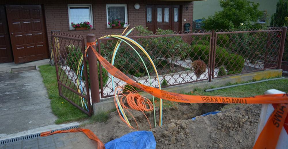 Czy światłowód nie zniszczy chodnika?