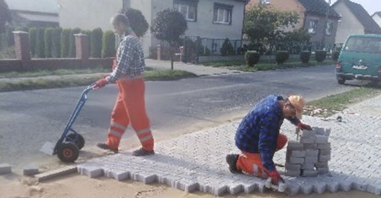 Remont chodnika w Starymgrodzie