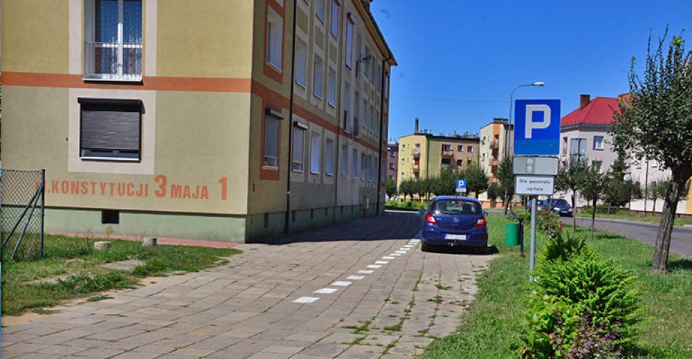 Nowy parking przy Konstytucji 3 Maja