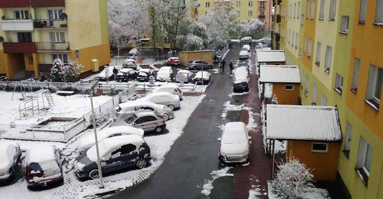 W zaspach na południu kraju utknęły samochody i ludzie