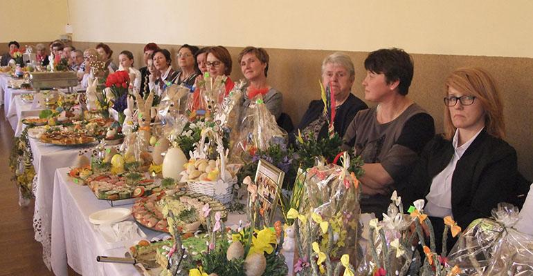 Mazurki, jajka, ozdoby i szczypta humoru