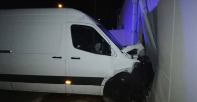 Pijany kierowca uderzył w ścianę marketu