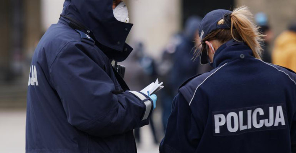 Sypią się mandaty za brak maseczek