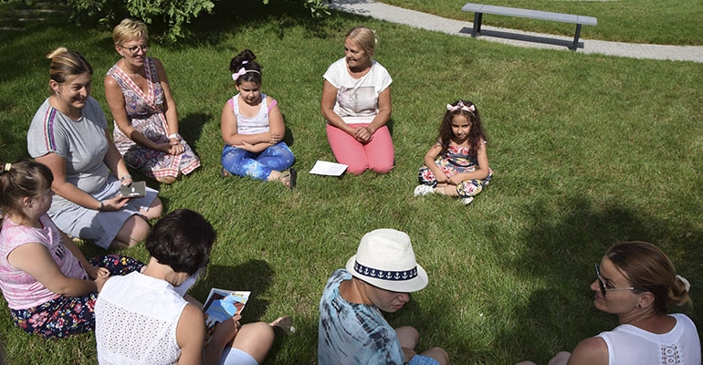 Plenerowe zajęcia na skwerze