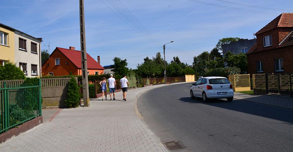 Chodnik przy Strzeleckiej nareszcie równy