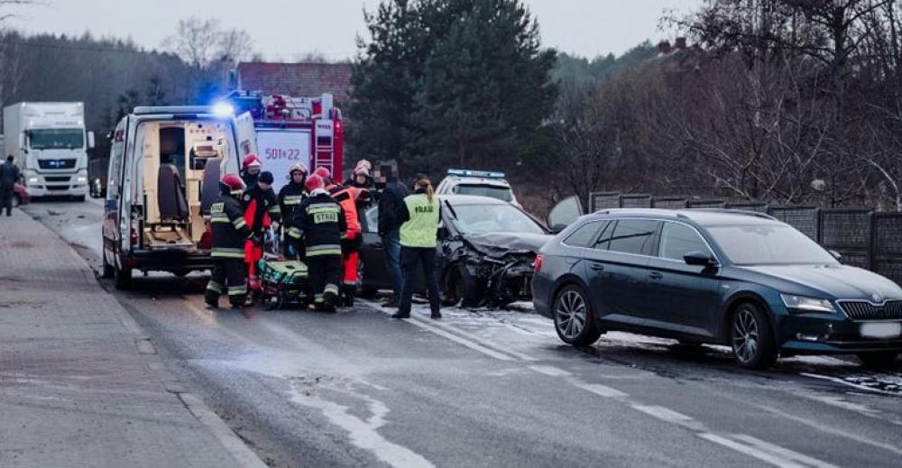 Pijany kierowca zderzył się z policyjnym radiowozem