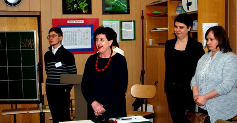 Dyrektor Krystyna Piosik przystąpiła do konkursu