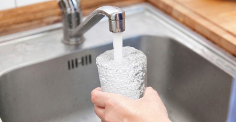 Z kranu, z filtra czy z butelki