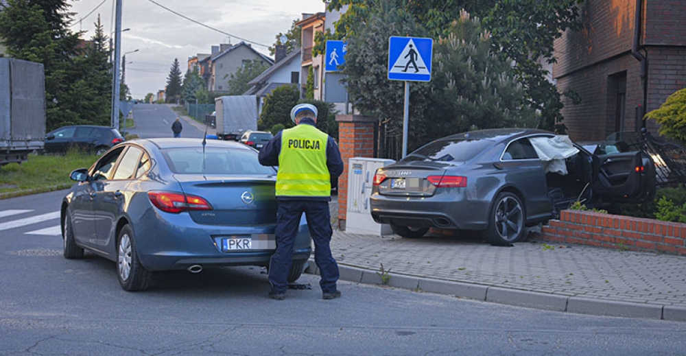 Pijany kierowany uderzył w płot