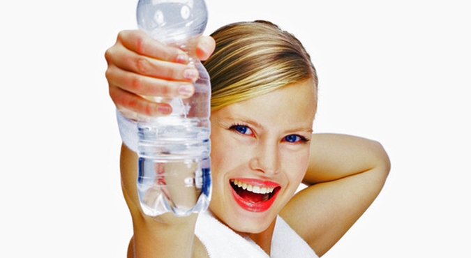 Nie tylko woda nawadnia. Im więcej pijesz rozmaitych napojów, tym mniejsze ryzyko odwodnienia