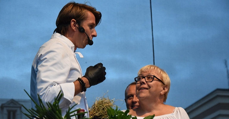 „Powiat od Kuchni” z Karolem Okrasą
